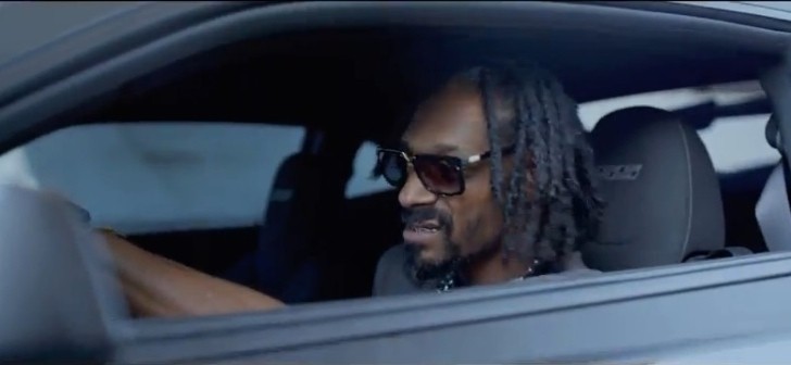 Snoop Dogg Drag Races a Camaro in “Let The Bass Go”
