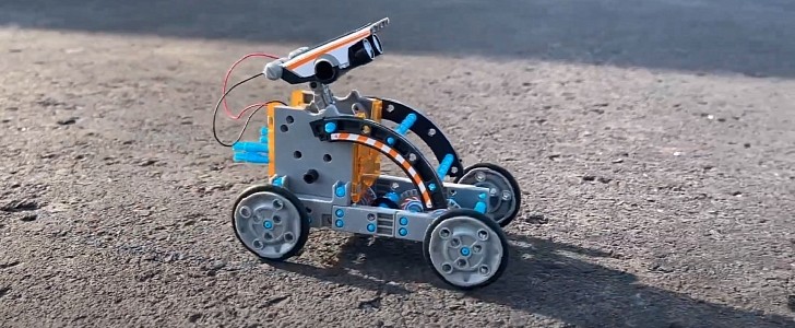Ciro Solar Robot