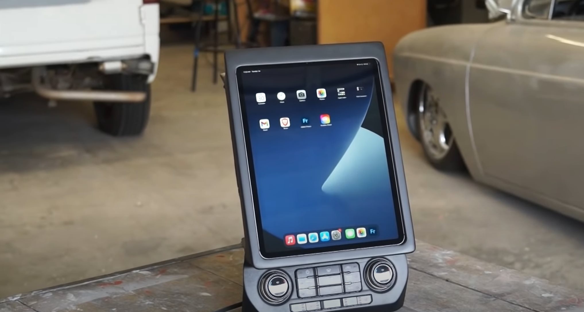Someone Integrated a 12.9-Inch iPad Pro in the 2015 Ford F-150, It ...