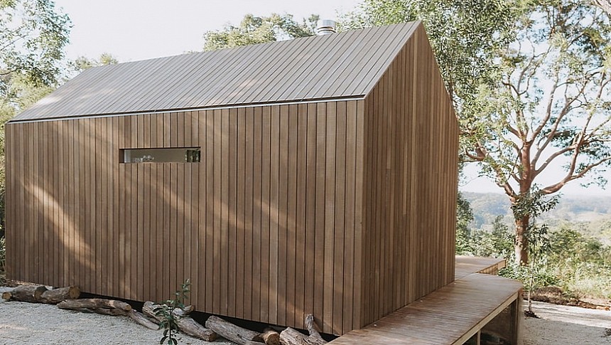 This Australian mobile cabin is built using special natural materials