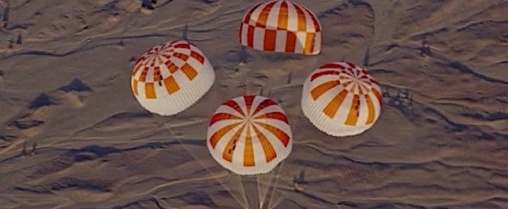 Crew Dragon parachute
