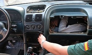 Spanish Border Police Find Refugee Stowed Away in Car Glove Box