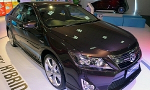 Special Toyota Camry Hybrid Previewed at 2013 Kuala Lumpur Motor Show
