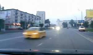 Speeding Porsche 911 Crashes in Russia