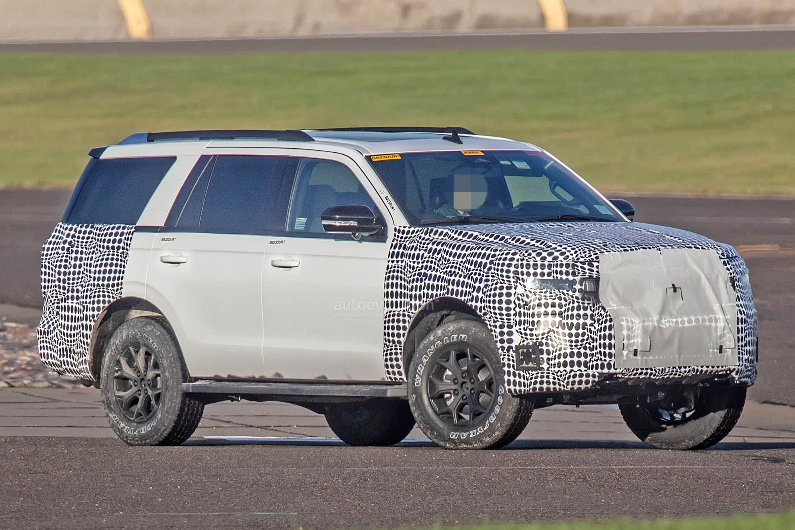 2022 Lincoln Navigator and Ford Expedition Spied With Massive New