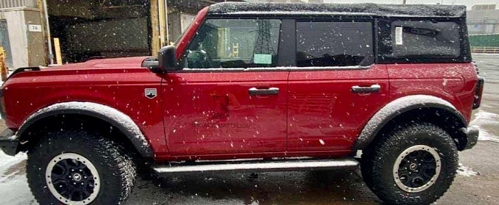 Spotted 2021 Ford Bronco Puts On Actual Snow White Fenders ...