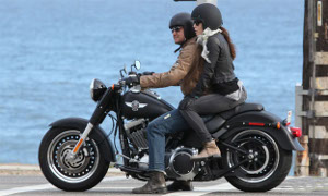 Spotted: Gerard Butler and Jessica Biel Sharing the Saddle