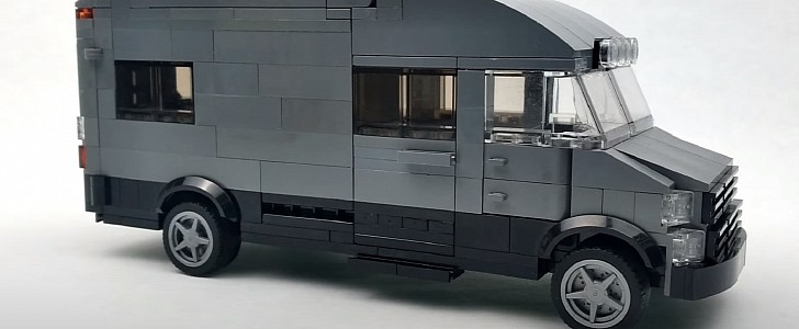 Custom LEGO Sprinter Camper Van