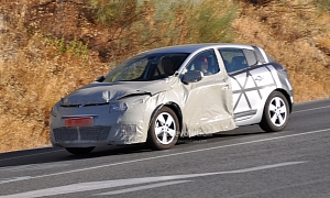 Spyshots: 2013 Renault Megane Facelift