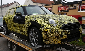 Spyshots: 2014 MINI Clubman Spied Up Close and Personal