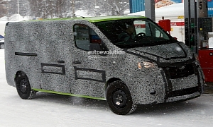 Spyshots: 2014 Renault Traffic Loses Camo Shows R-Link System
