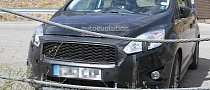 Spyshots: 2015 Ford C-Max Getting a New Grille