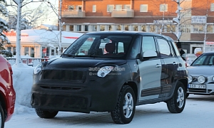 Spyshots: 2015 Jeep B-SUV Endures the Cold in Scandinavia