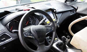 Spyshots: 2016 Chevrolet Cruze Interior Revealed