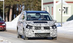 Spyshots: 2016 Volkswagen Touran Starts Winter Testing in Full Camouflage