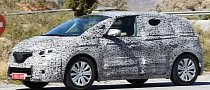 Spyshots: 2017 Renault Scenic Production Model Seen for the First Time