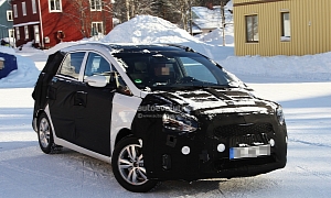 Spyshots: Hyundai ix30 / Kia Rondo or Carens MPV-Crossover