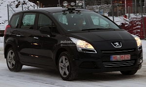 Spyshots: New Peugeot 5008