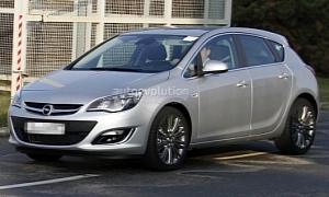 Spyshots: Opel Astra 5-Door Facelift Undisguised