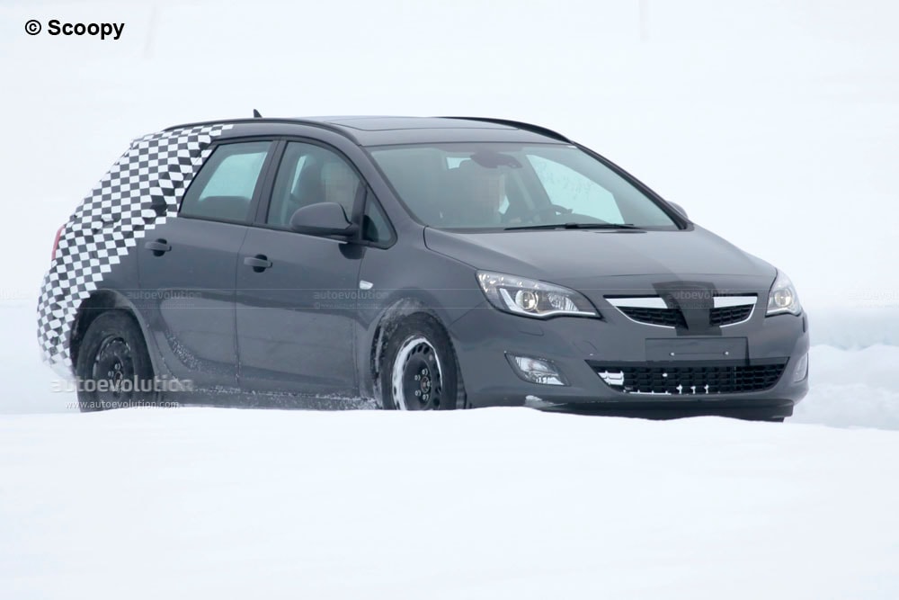 Opel Astra Caravan caught while testing