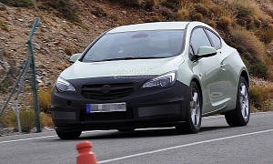Spyshots: Opel Astra GTC Facelift with Bigger Grille