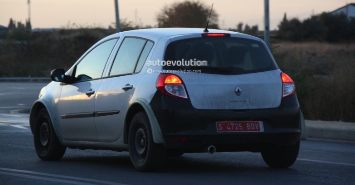  Renault Clio IV Test Mule
