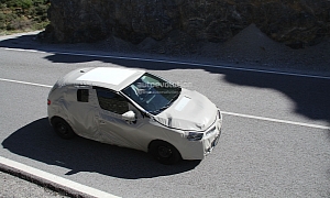 Spyshots: Renault Clio IV with Interior Photos