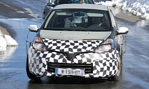 Spyshots: Renault Clio IV with New Face