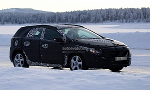 Spyshots: Volvo V40 Winter Testing