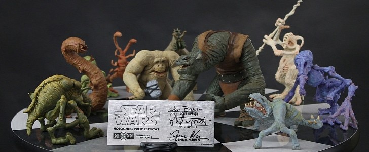 Star Wars deluxe signature set of holochess prop replicas