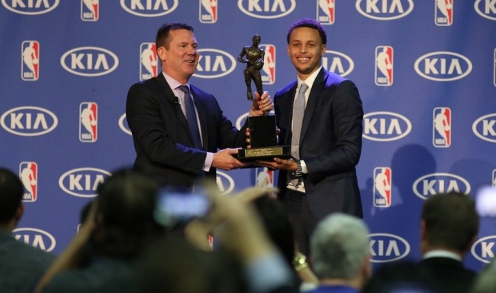 Stephen Curry Donates the 2016 Kia Sorento He Won as NBA MVP to Charity