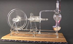 Stephenson’s Steam Engine Made Entirely Out of Glass Is Impressive