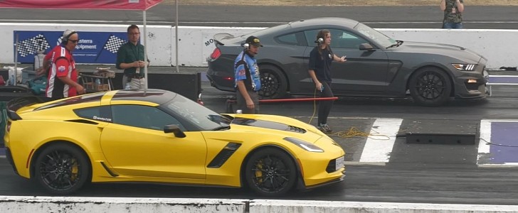 Mustang Shelby GT350 takes on C7 Corvette Z06 over a quarter mile