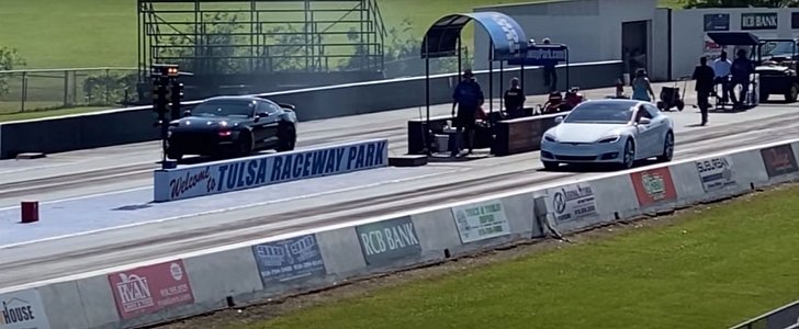 Tesla Model S drag racing