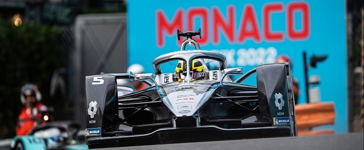 Stoffel Vandoorne Wins Round 6 of Formula E, Mercedes-EQ Fans Celebrate