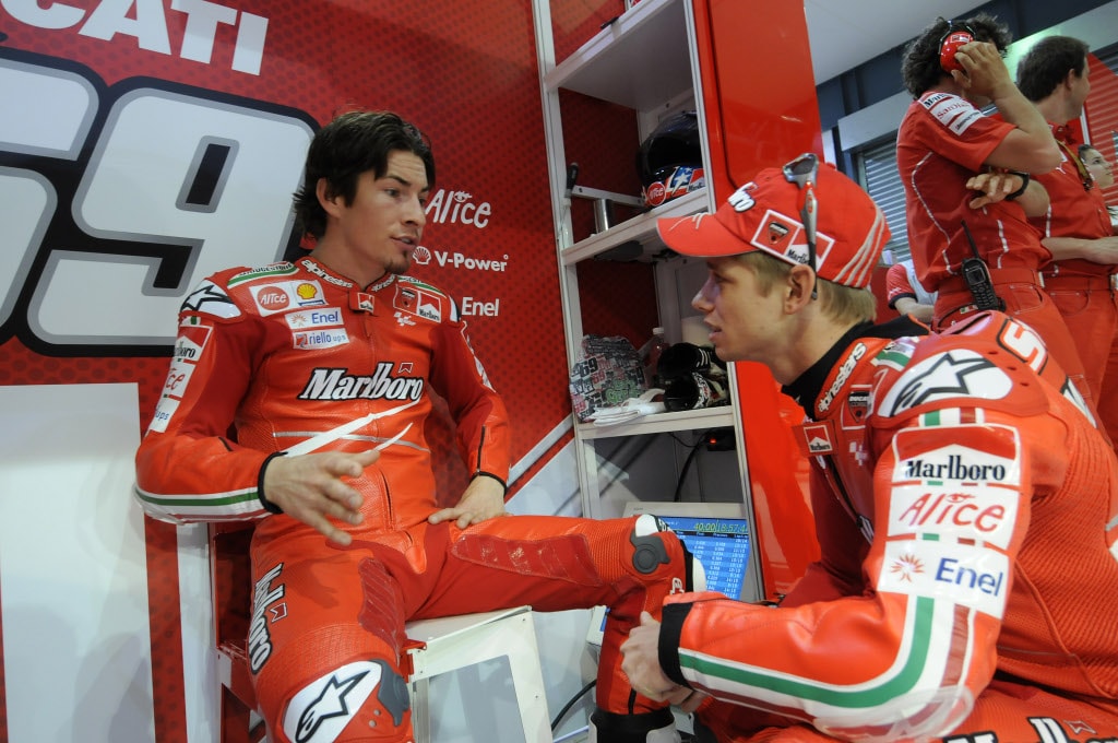Discussion between Casey Stoner and Nicky Hayden in the Ducati garage