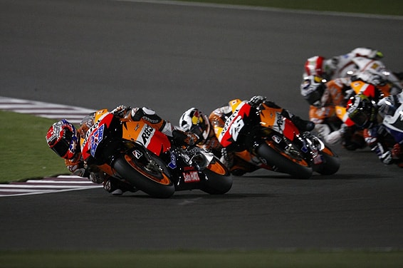 Casey Stoner battles Dani Pedrosa for leading spot in the Qatar race