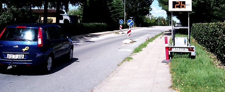 A traffic speed sensor in Denmark. Din fart means "Your speed".