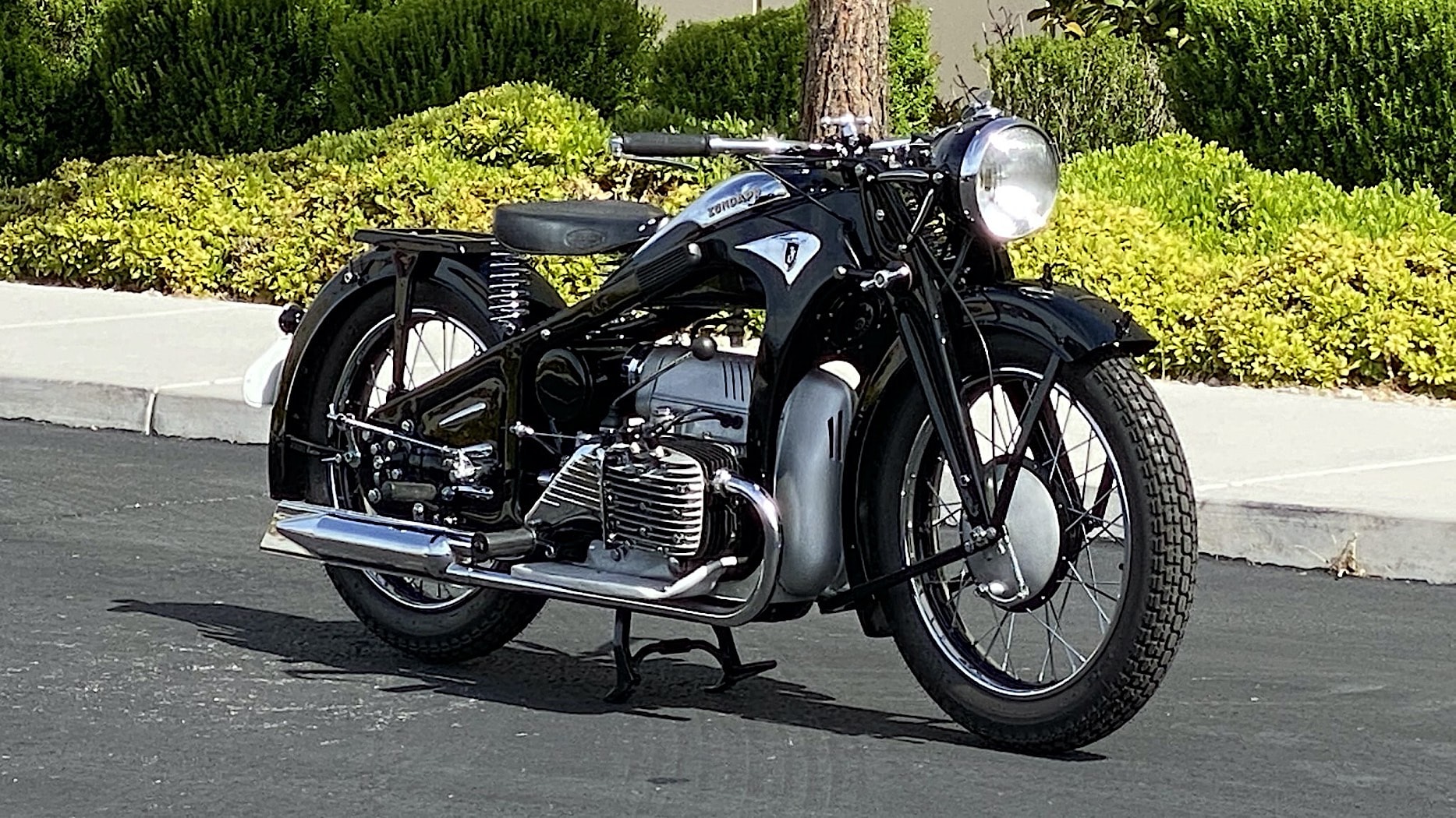 Stunning 1938 Zundapp K800 Is a Blast from a Pre-War Boxer Engine Past -  autoevolution