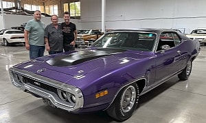 Stunning 1971 Plymouth GTX 440 Has a Rare Surprise Inside the Cabin