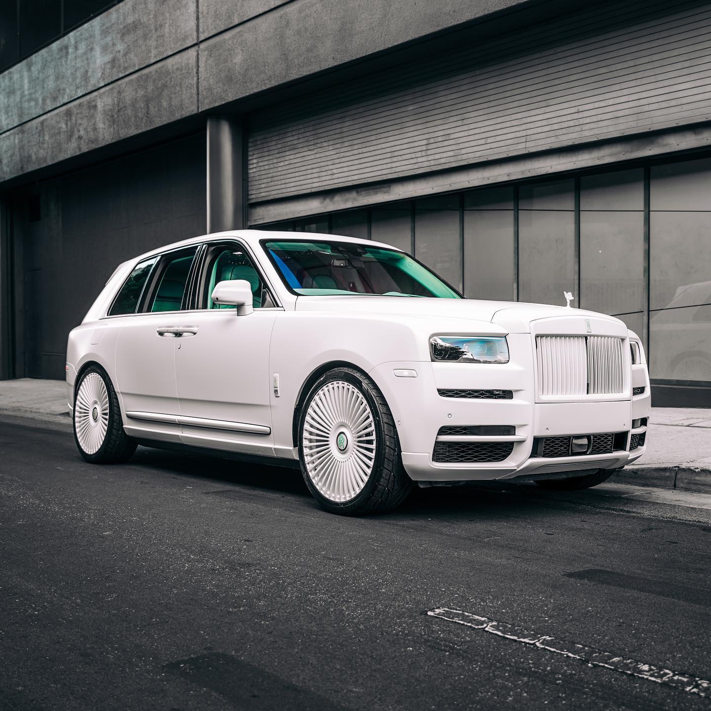 Stunning Cullinan Remake Offers a Full Arctic White Over Tiffany Blue Experience autoevolution