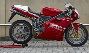 Stunning Ducati 996 SPS/F With Less Than 100 Miles on the Clock Is Looking for New Owner