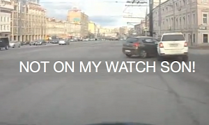 Stupid Russian Driver Gets Punished for Illegal Right Turn