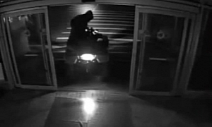 Stupid Thief Uses ATV to Steal an ATM