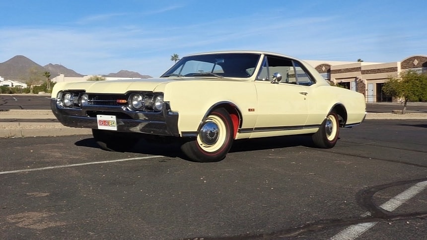 Super-Rare 1967 Olds 442 With W30 Muscle Smokes Tires Any Day of the Week, Twice on Sunday