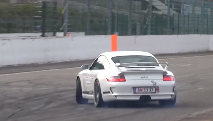 Porsche 911 GT3 drifting