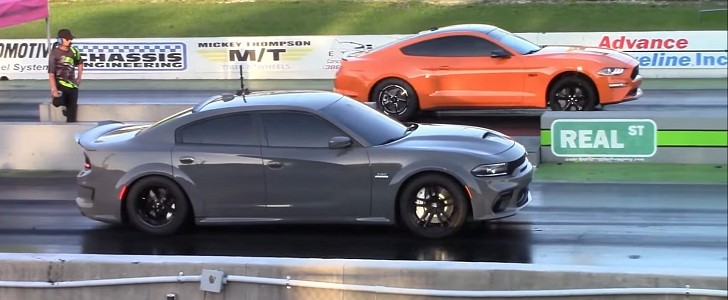 Supercharged Dodge Charger 392 vs. Ford Mustang GT on DRACS