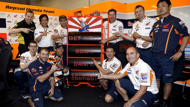 A message for Dani Pedrosa from his pit box