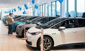 Survey Reveals That 74% of EV Buyers Prefer to Purchase Them From Dealerships