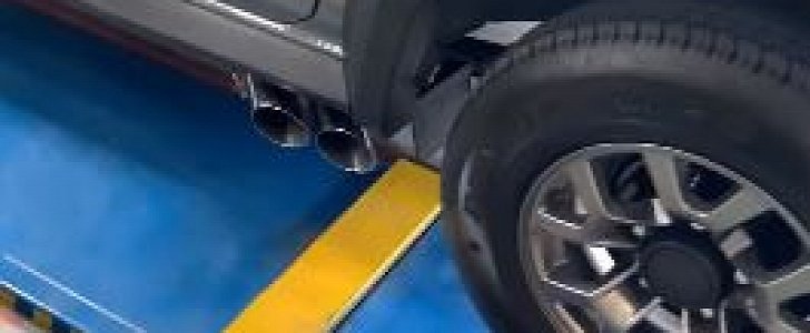 Suzuki Jimny Gets Side Exhaust
